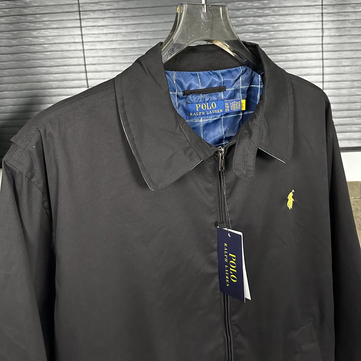 P270 Ralph Lauren/Ralph Lauren classic unisex veteran zipper jacket style number: DJ1897 Recommended by many fashion bloggers, the Harrington jacket's lapel zipper windproof design perfectly blends casual style with street trend elements, making it very suitable for neutral wear. The fabric texture of the jacket is excellent and comfortable to wear. It is a very versatile and trendy jacket. Original development, 100% pure cotton fabric, exquisite embroidery, evergreen style for all seasons, feel free to buy it, retro will never go out of style!  Color: Khaki Navy Black Size: M-XXL M L